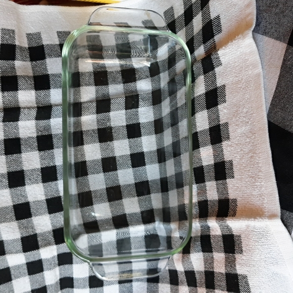 Pyrex 1.5 quart loaf dish - Picture 2 of 3
